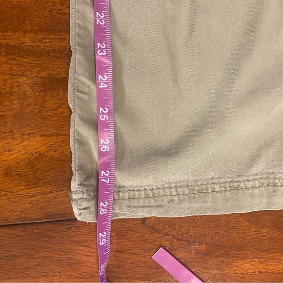 American eagle super high-rise baggy wide leg cargo pants women’s 6 short olive - Picture 16 of 16